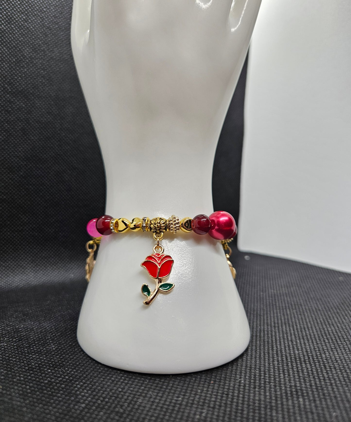 Handcrafted Floral Beaded Bracelet with Gold-Plated Accents – Elegant Red & Pink Charm Jewelry