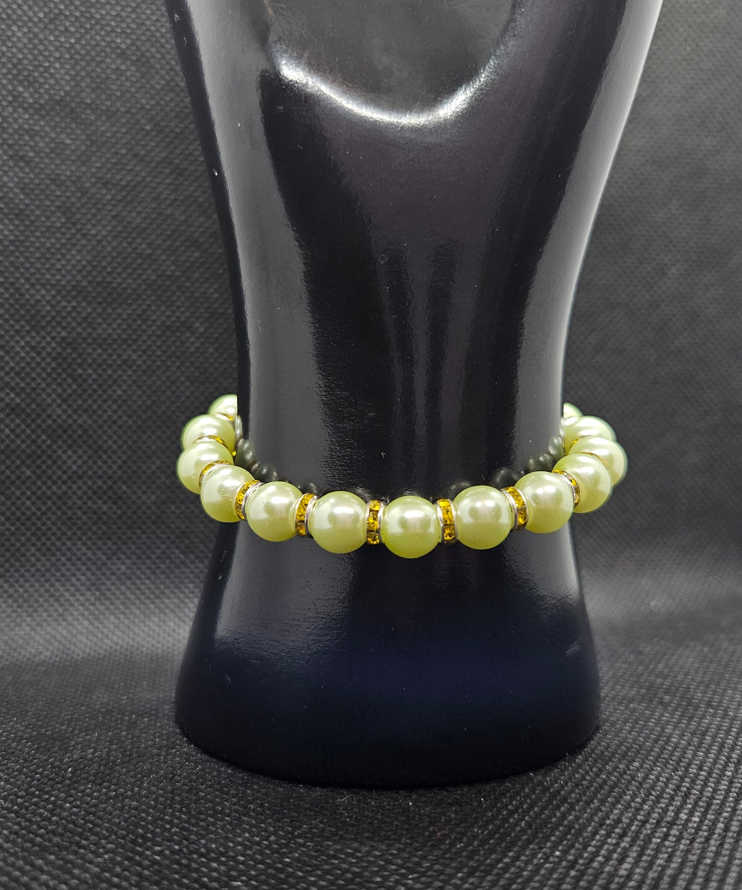 Handcrafted Green Glass Bead Bracelet – Elegant Handmade Jewelry Gift
