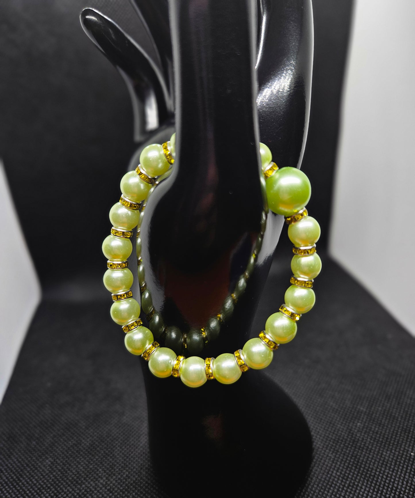 Handcrafted Green Glass Bead Bracelet – Elegant Handmade Jewelry Gift